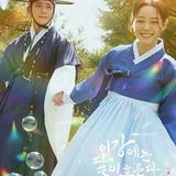 月亮在江邊流淌